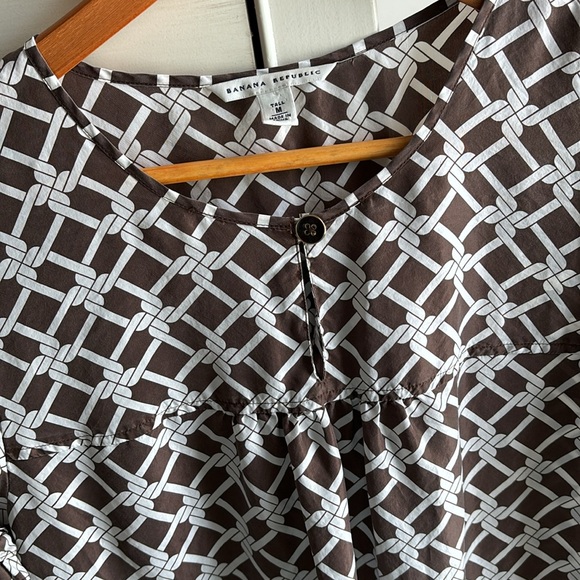 Banana Republic Silk Blouse. Size Medium - Picture 2 of 8